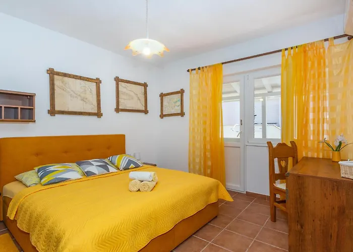 Front Apartman
