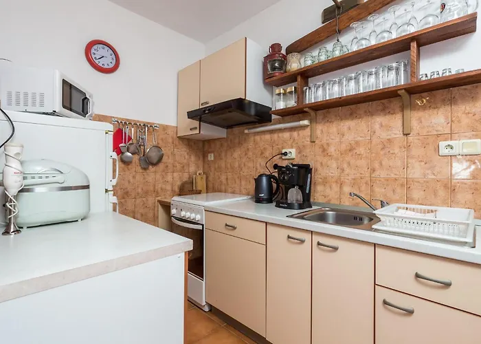 Apartman Front